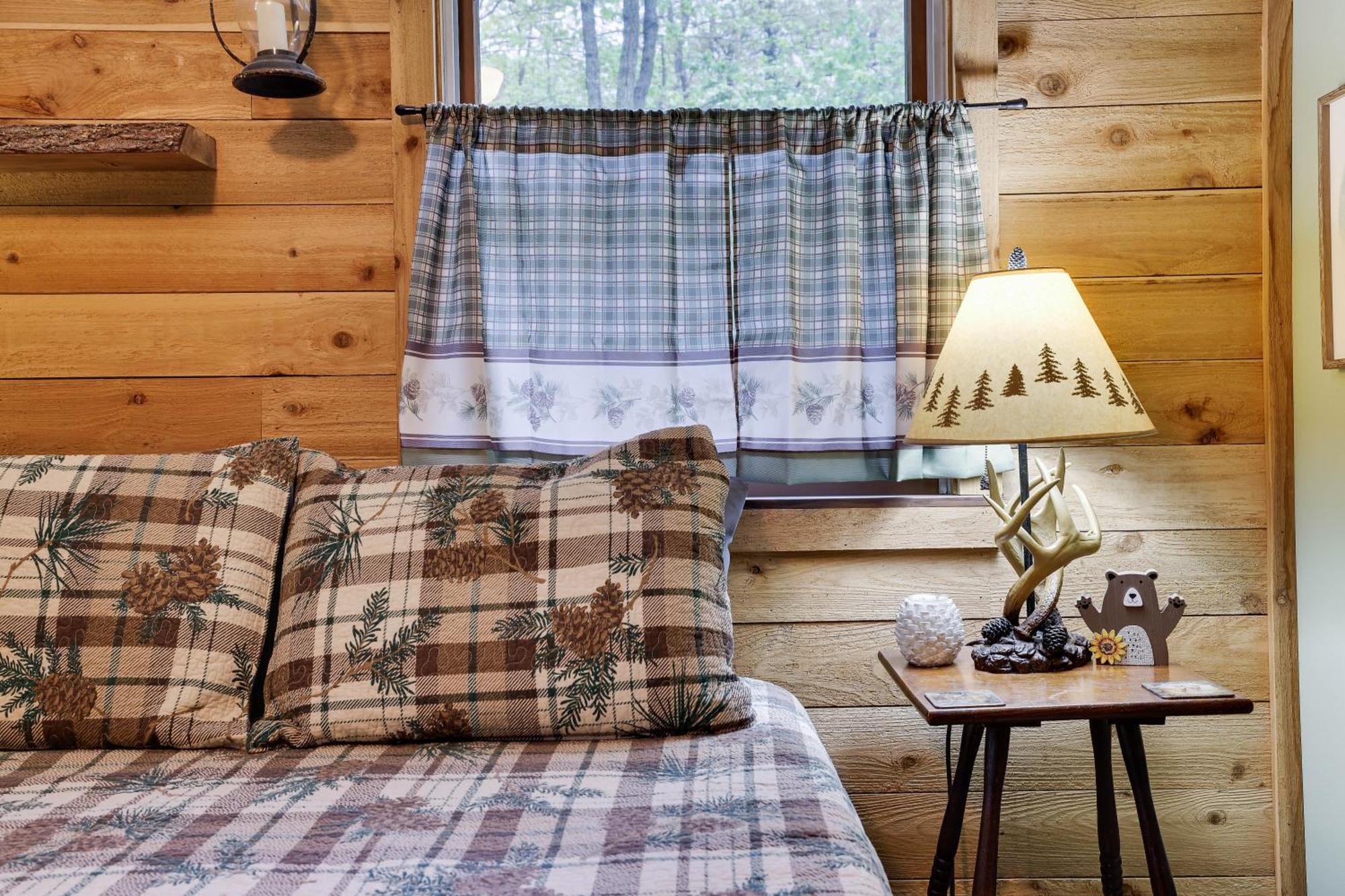 Serenity And Fun All In One In This Cozy Pocono Cabin Jim Thorpe Kültér fotó
