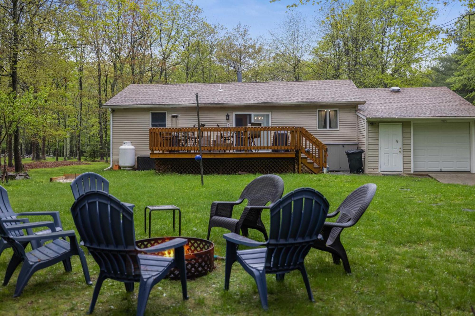 Serenity And Fun All In One In This Cozy Pocono Cabin Jim Thorpe Kültér fotó